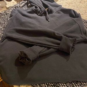 universal thread cropped hoodie